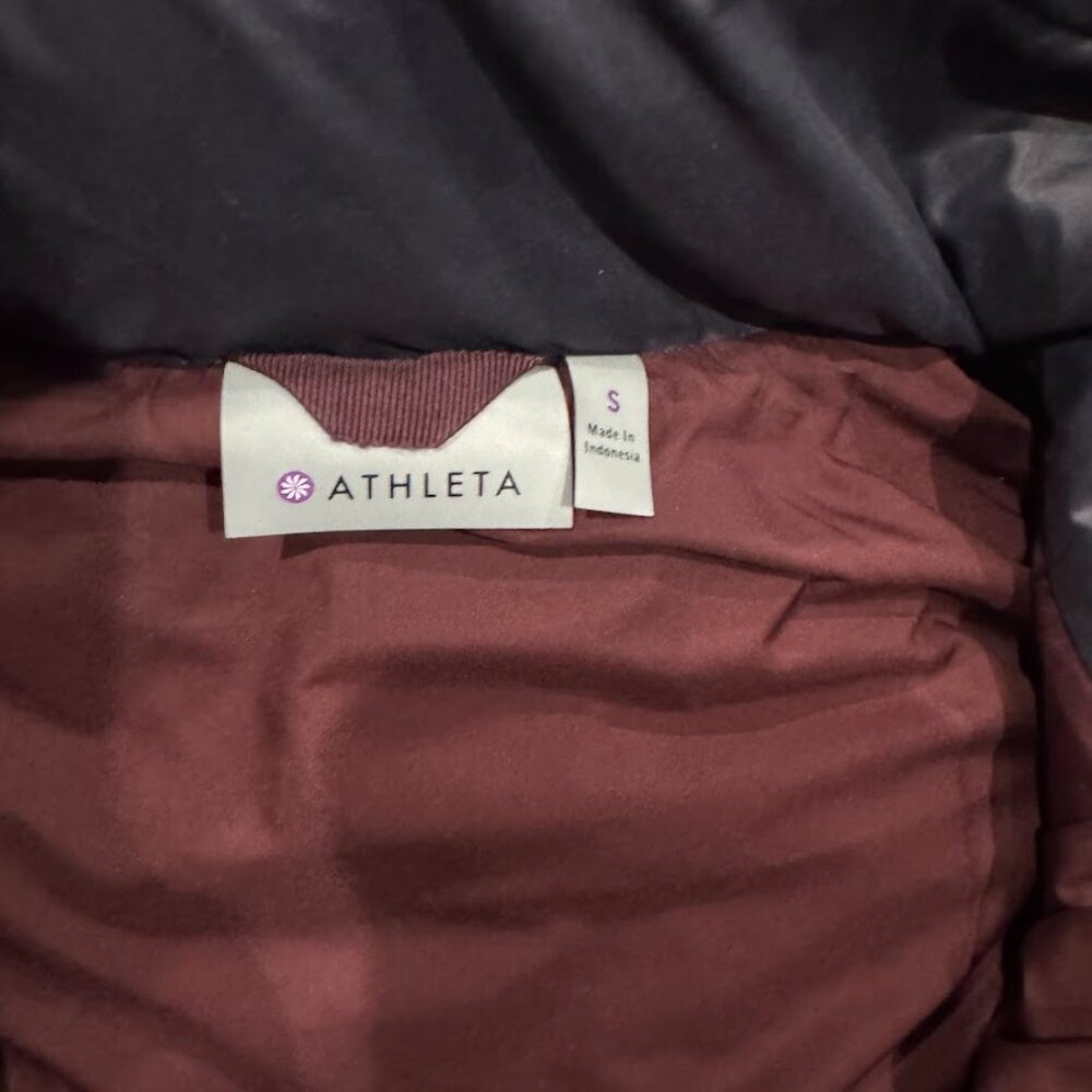 Athleta Navy Puffer Vest Size Small - Picture 3 of 5